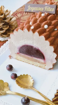 Bûche aux marrons et au cassis