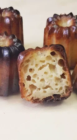 Cannelés bordelais