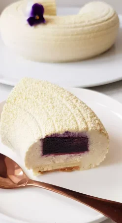 Entremet myrtilles et amandes