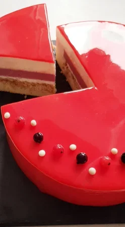 Entremet chocolat blanc et fruits rouges