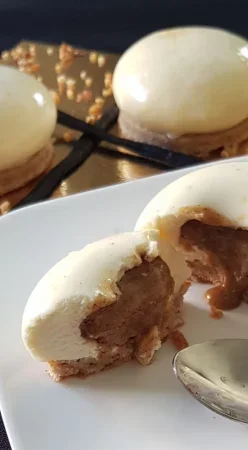 Entremets vanille coeur coulant praliné