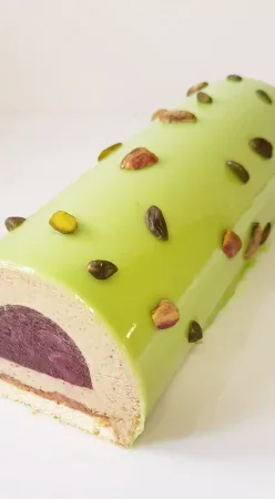Bûche griottes et pistache