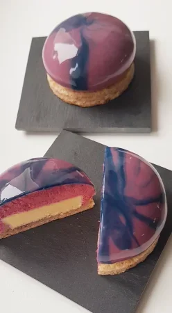 Entremets cassis et chocolat blanc