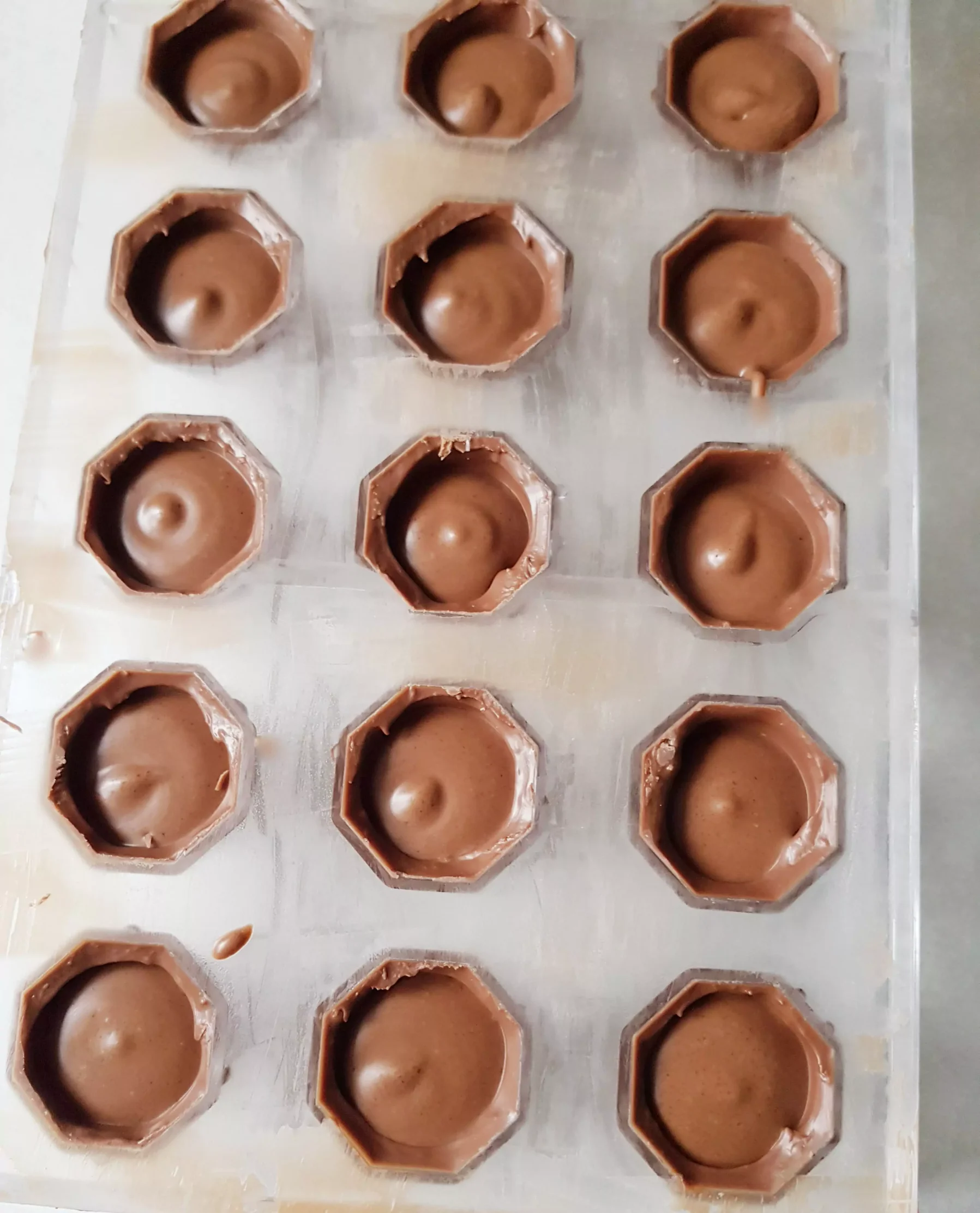 Pour les chocolats noir praliné